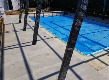 Terrasse de piscine en grès cérame